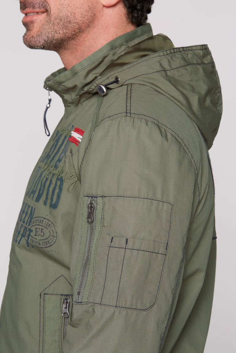 Stone Washed Blouson mit Kapuze und Artworks