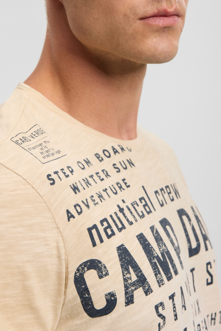 T-Shirt Dip Dye mit Wording Prints