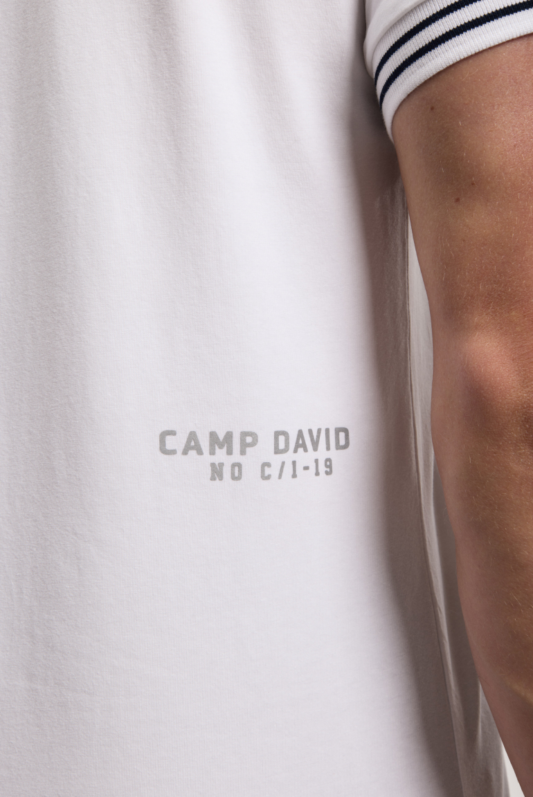 Polo mit Zipper, Logo-Tapes und Prints