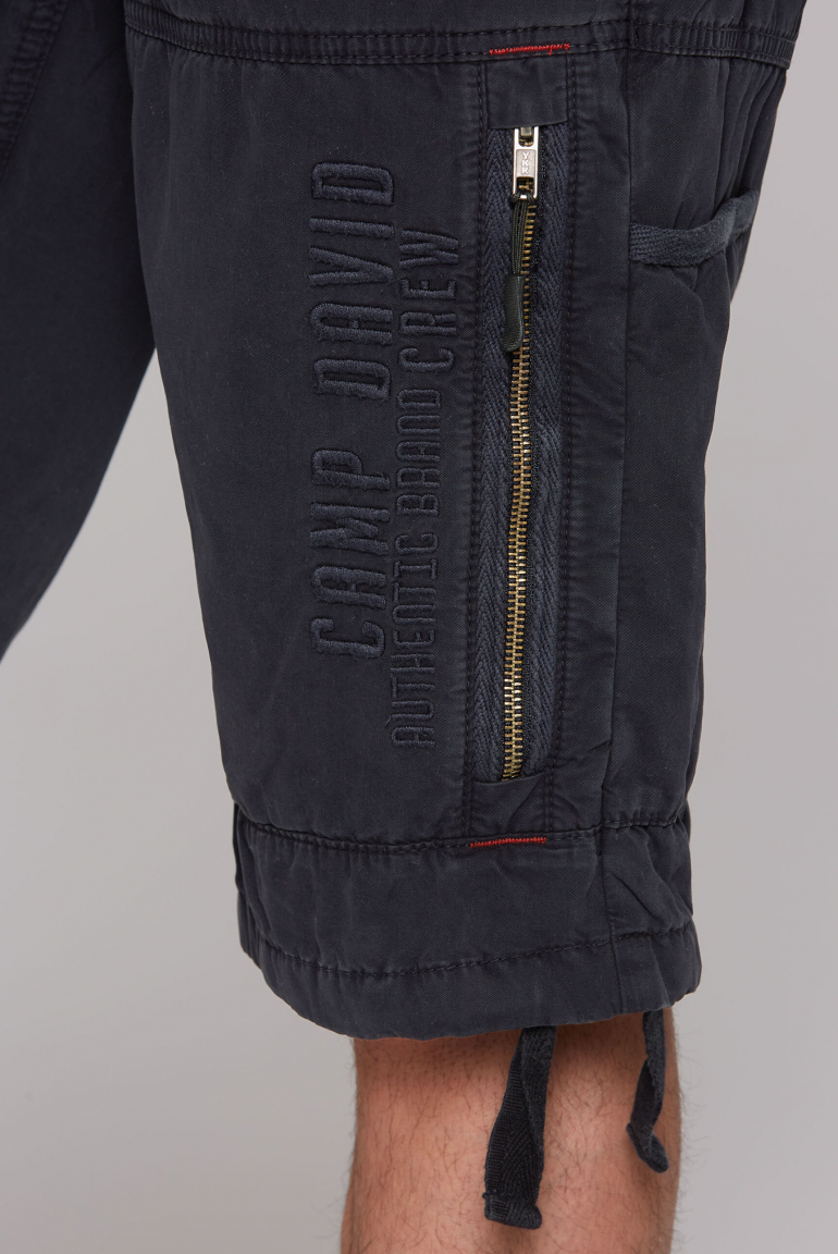 Skater Shorts aus Twill mit Logo-Stickerei