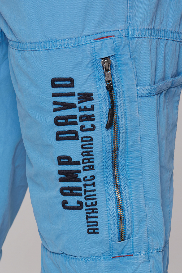 Skater Shorts aus Twill mit Logo-Stickerei
