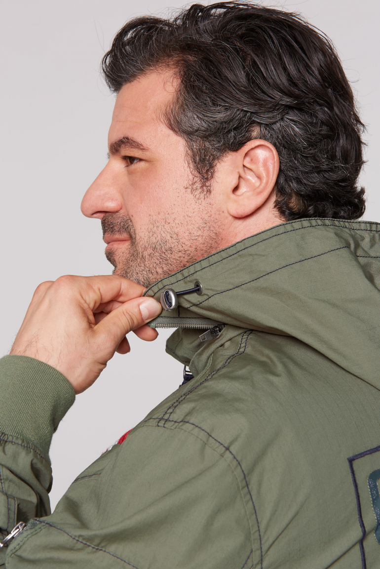 Stone Washed Blouson mit Kapuze und Artworks