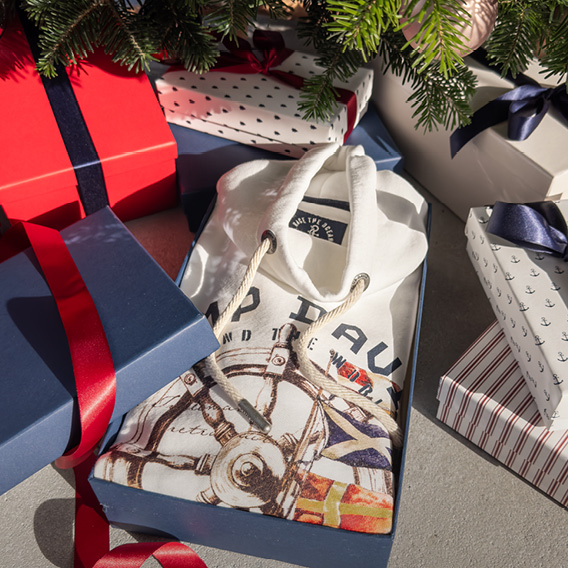 Camp David Pullover in einer Geschenkverpackung