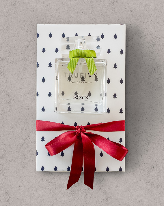 Parfum auf einer Geschenkverpackung