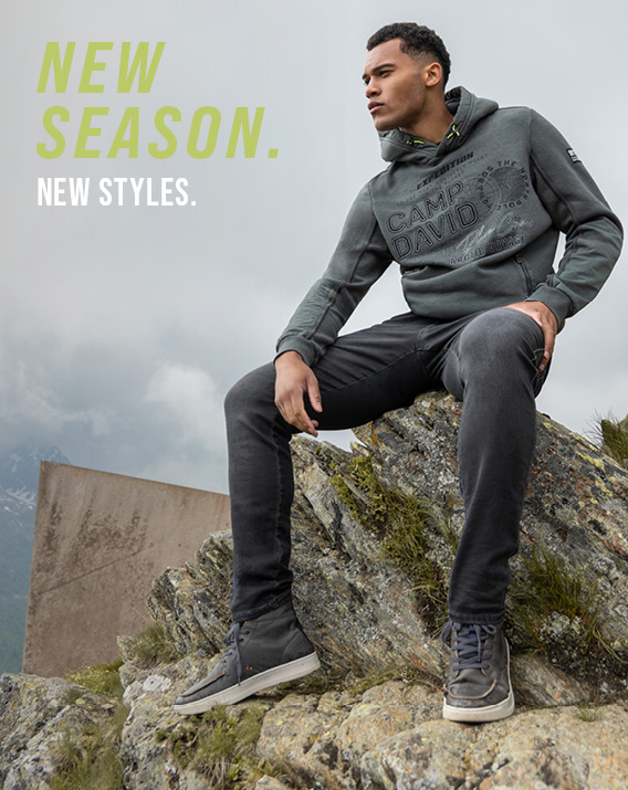 Model mit Hoodie
