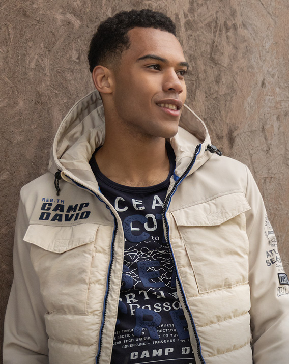 Model trägt Jacke