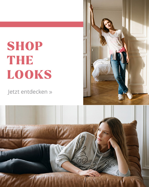 Model auf einer Couch  